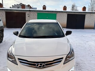2015 Hyundai Solaris I Рестайлинг, белый, 730000 рублей, вид 1