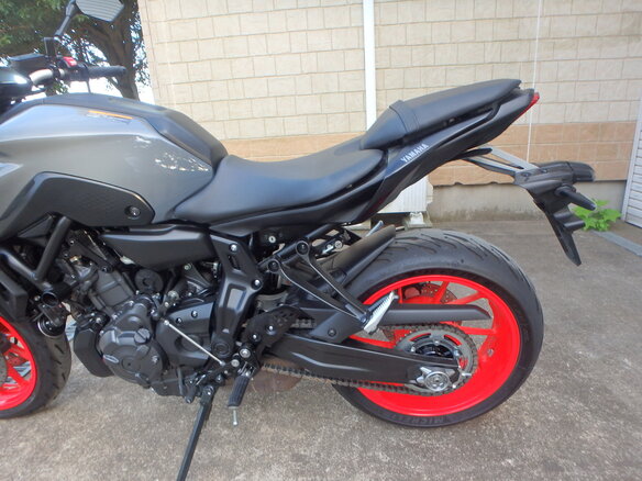 2021 Yamaha MT-07 (FZ-07), серебристый, 890000 рублей - вид 12