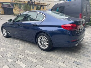 2018 BMW 5 серии 520d xDrive VII (G30/G31/G38), синий, 5000000 рублей, вид 3