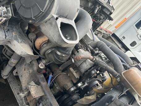 2002 Volvo VNL, белый, 1100000 рублей, вид 4