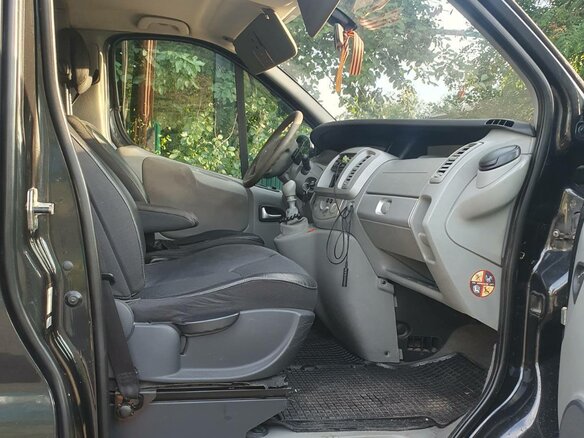 2009 Renault Trafic, чёрный, 2000000 рублей - вид 3