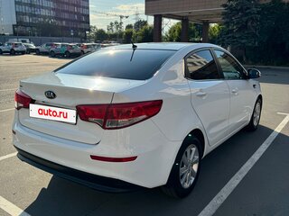 2015 Kia Rio 6-speed III, белый, 850000 рублей, вид 4