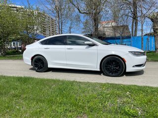 2016 Chrysler 200 II, белый, 1240000 рублей, вид 3