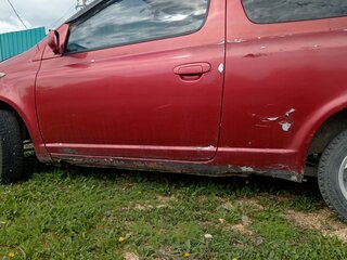 2000 Toyota Vitz I (P10), красный, 100000 рублей, вид 2
