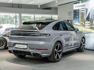 2026 Porsche Cayenne GTS Coupé III Рестайлинг, серый, 29800000 рублей, вид 5