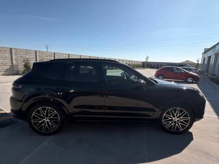 2026 Porsche Cayenne III Рестайлинг, чёрный, 18500000 рублей, вид 3