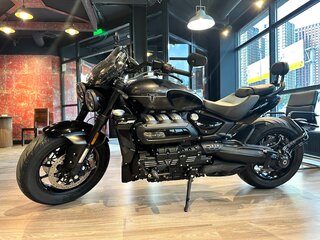 2024 Triumph Rocket 3, чёрный, 3600000 рублей, вид 2