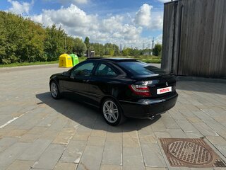 2007 Mercedes-Benz C-Класс 230 II (W203) Рестайлинг, чёрный, 2199000 рублей, вид 3