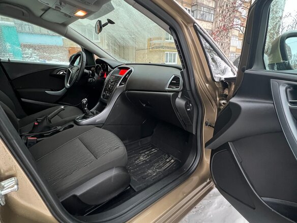 2013 Opel Astra J Рестайлинг, бежевый, 900000 рублей - вид 7