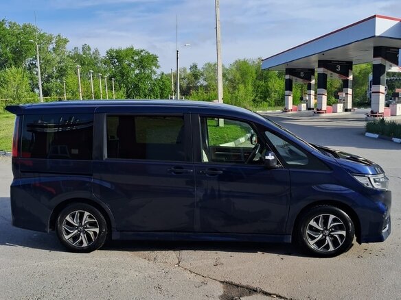 2017 Honda Stepwgn Spada V Рестайлинг, синий, 1850000 рублей - вид 3