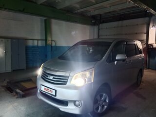 2010 Toyota Noah II (R70), серый, 1750000 рублей, вид 3