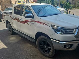 2021 Toyota Hilux VIII Рестайлинг 2, белый, 4700000 рублей, вид 2