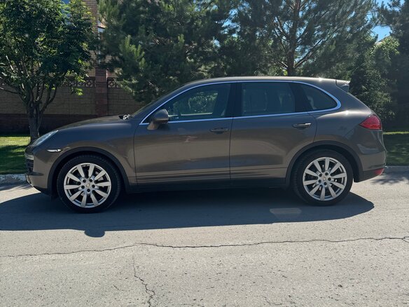 2010 Porsche Cayenne II (958), коричневый, 1900000 рублей - вид 5
