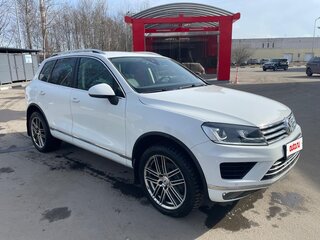 2017 Volkswagen Touareg II Рестайлинг, белый, 3100000 рублей, вид 3
