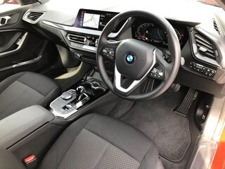 2019 BMW 1 серии 118i III (F40), красный, 1280000 рублей, вид 5