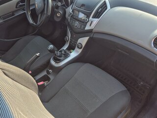 2014 Chevrolet Cruze I Рестайлинг, серебристый, 900000 рублей, вид 4