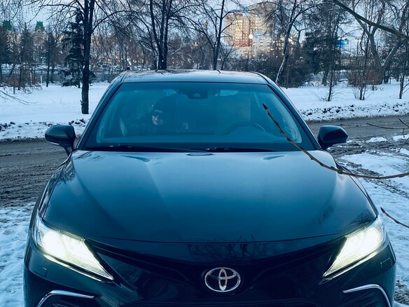 2021 Toyota Camry VIII (XV70) Рестайлинг, чёрный, 4250000 рублей - вид 3