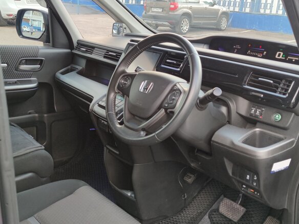 2017 Honda Stepwgn Spada V, фиолетовый, 1800000 рублей - вид 16
