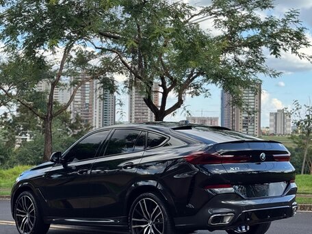 2025 BMW X6 40i III (G06) Рестайлинг, синий, 12440000 рублей, вид 4