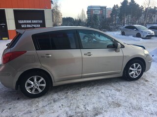 2012 Nissan Tiida I Рестайлинг, коричневый, 920000 рублей, вид 3