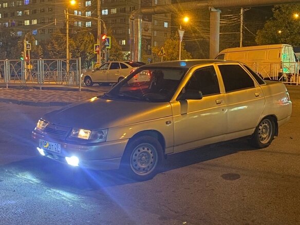2006 Lada (ВАЗ) 2110, бежевый, 200000 рублей - вид 6