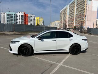 2018 Toyota Camry VIII (XV70), белый, 2250000 рублей, вид 4
