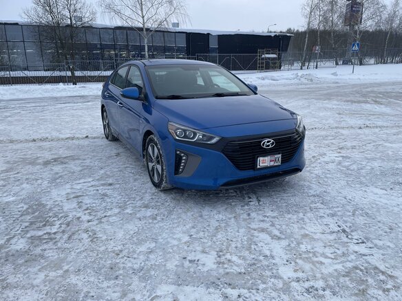 2018 Hyundai IONIQ Plug-in, синий, 1850000 рублей - вид 3