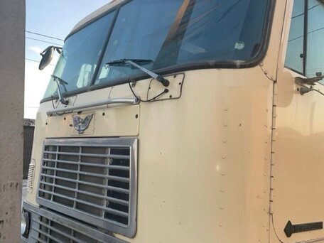 1997 International 9000 Series, бежевый, 900000 рублей, вид 2