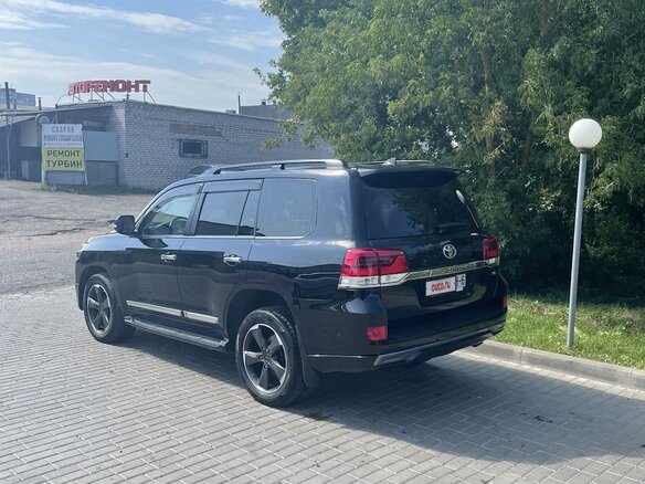 2015 Toyota Land Cruiser 200 Series Рестайлинг 2, чёрный, 5100000 рублей - вид 4