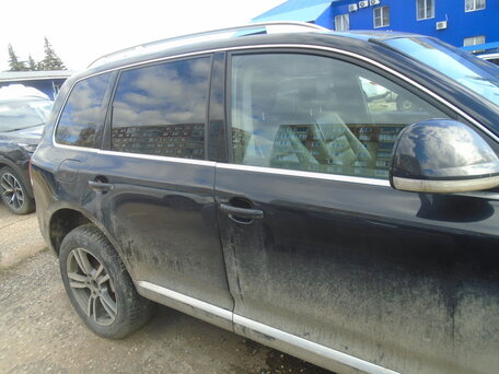 2010 Volkswagen Touareg I Рестайлинг, чёрный, 1220000 рублей, вид 3
