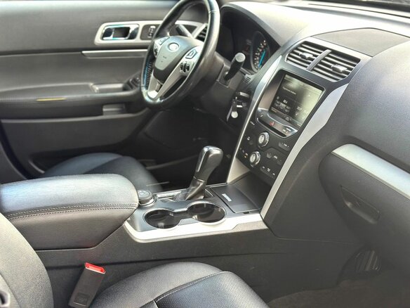2015 Ford Explorer V Рестайлинг, белый, 1990000 рублей - вид 29