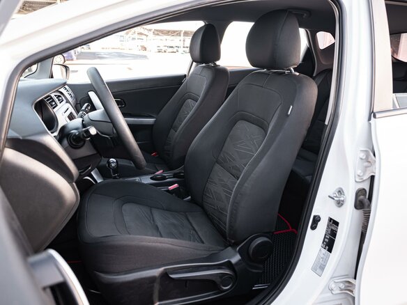 2017 Kia Ceed II Рестайлинг, белый, 1439000 рублей - вид 9