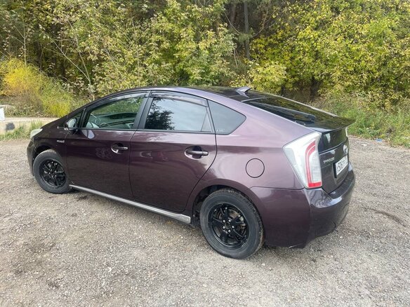 2013 Toyota Prius III Рестайлинг (XW30), фиолетовый, 950000 рублей - вид 18