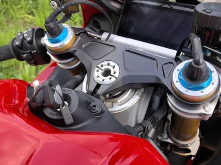 2025 Ducati Panigale V4, красный, 3800000 рублей, вид 2