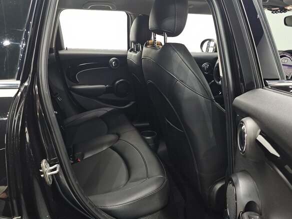 2022 Mini Hatch Cooper III (F55/F56) Рестайлинг 2, чёрный, 1795000 рублей - вид 12