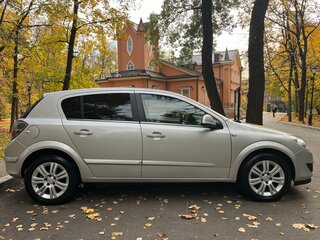 2011 Opel Astra H Рестайлинг, серебристый, 550000 рублей, вид 1