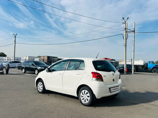 2009 Toyota Vitz II (XP90), белый, 559000 рублей, вид 4