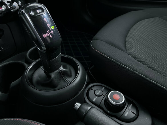 2021 Mini Hatch Cooper III (F55/F56) Рестайлинг 2, серый, 1850000 рублей - вид 14