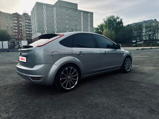 2010 Ford Focus II Рестайлинг, серебристый, 700000 рублей, вид 3