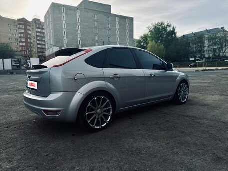 2010 Ford Focus II Рестайлинг, серебристый, 690000 рублей, вид 4