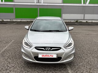 2013 Hyundai Solaris I, серебристый, 750000 рублей, вид 1
