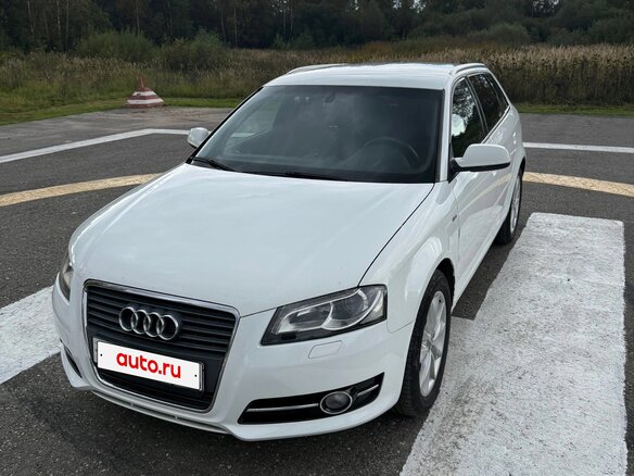2011 Audi A3 II (8P) Рестайлинг 2, белый, 900000 рублей - вид 4