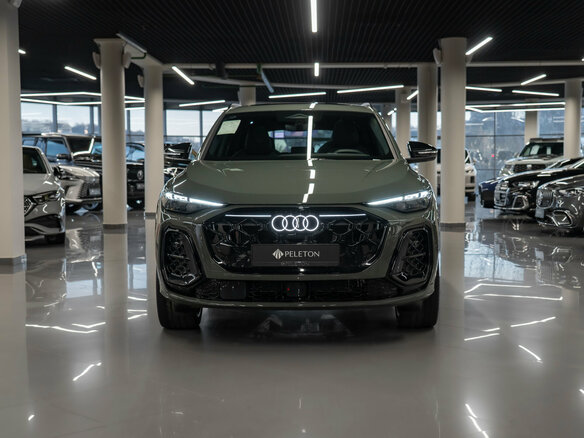 2026 Audi Q5 45 TFSI III (GU), зелёный, 7180000 рублей - вид 2