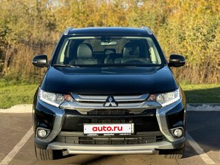 2015 Mitsubishi Outlander III Рестайлинг 2, чёрный, 1800000 рублей, вид 3