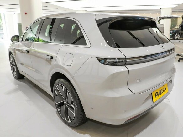 2025 Li Auto (Lixiang) L6 I, серебристый, 7650000 рублей - вид 4