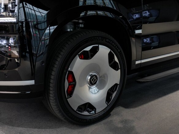 2025 Zeekr 9X 70 kWh, чёрный - вид 15
