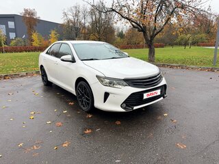 2016 Toyota Camry VII (XV50) Рестайлинг, белый, 1465000 рублей, вид 3