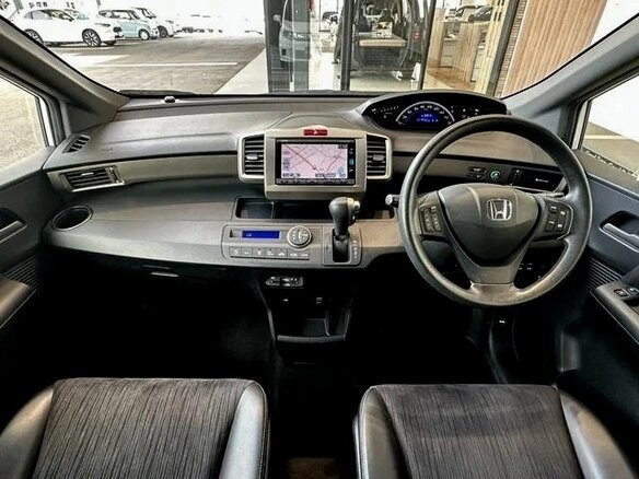 2016 Honda Freed Spike I Рестайлинг 2, белый, 945000 рублей - вид 5