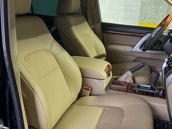 2014 Toyota Land Cruiser 200 Series Рестайлинг 1, чёрный, 4150000 рублей - вид 6