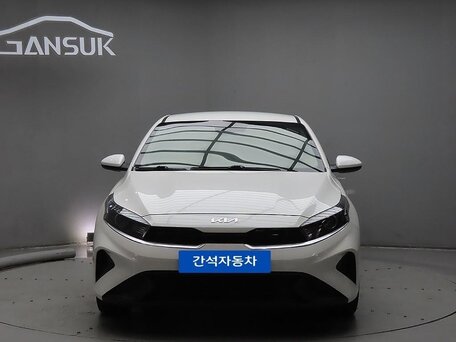 2022 Kia K3 II Рестайлинг, белый, 1710000 рублей, вид 1
